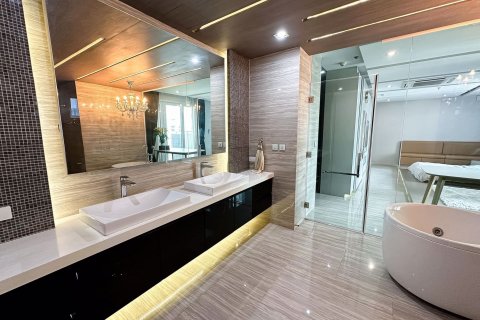 Penthouse in Khlong Toei, Bangkok, Thailand 3 bedrooms № 47515 - photo 18