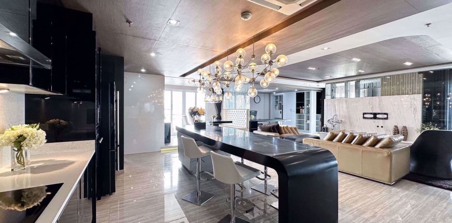 Penthouse in Khlong Toei, Bangkok, Thailand 3 bedrooms № 47515