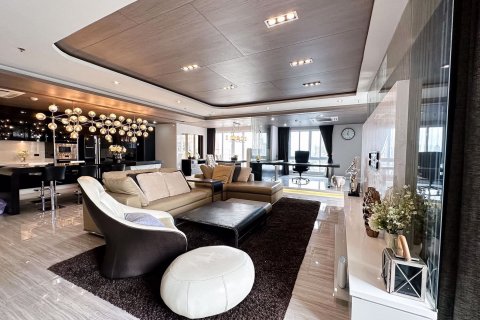 Penthouse in Khlong Toei, Bangkok, Thailand 3 bedrooms № 47515 - photo 6