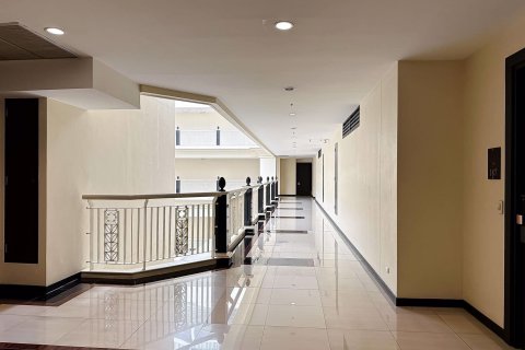 Penthouse in Khlong Toei, Bangkok, Thailand 3 bedrooms № 47515 - photo 27