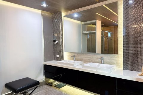 Penthouse in Khlong Toei, Bangkok, Thailand 3 bedrooms № 47515 - photo 19