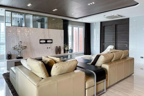 Penthouse in Khlong Toei, Bangkok, Thailand 3 bedrooms № 47515 - photo 4