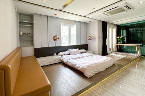 Penthouse in Khlong Toei, Bangkok, Thailand 3 bedrooms № 47515 - photo 16
