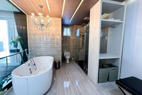 Penthouse in Khlong Toei, Bangkok, Thailand 3 bedrooms № 47515 - photo 17