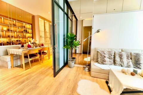 Condominio de 2 dormitorios en Khlong Toei, Bangkok, Tailandia № 135293 - foto 2