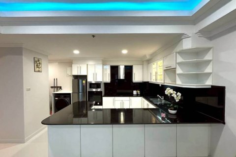 Condominio de 2 dormitorios en Pattaya, Tailandia № 135292 - foto 4