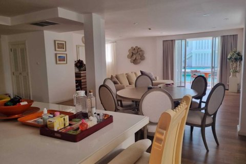 Condominio de 4 dormitorios en Hua Hin, Tailandia № 167534 - foto 21