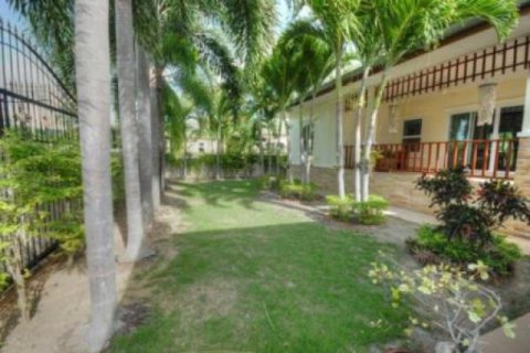 Chalet de 3 dormitorios en Hua Hin, Tailandia № 202814 - foto 4