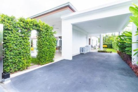 Chalet de 4 dormitorios en Hua Hin, Tailandia № 202817 - foto 5