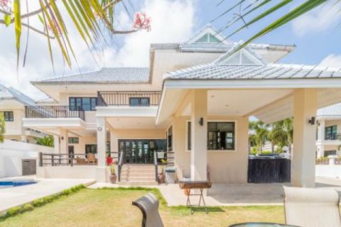 Chalet de 5 dormitorios en Hua Hin, Tailandia № 202819 - foto 5