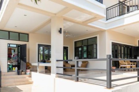 Chalet de 5 dormitorios en Hua Hin, Tailandia № 202819 - foto 3