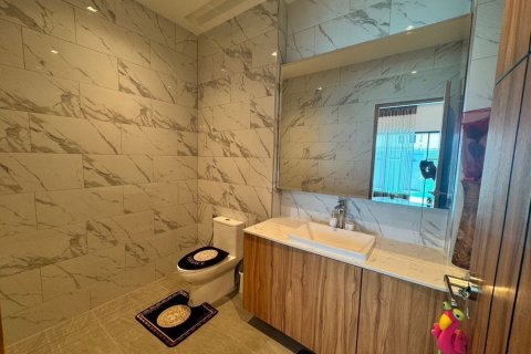 Chalet de 3 dormitorios en Pattaya, Tailandia № 147836 - foto 19