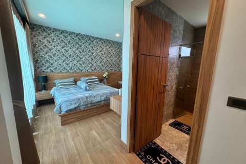 Chalet de 3 dormitorios en Pattaya, Tailandia № 147836 - foto 29