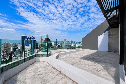 Ático de 4 dormitorios en Bangkok, Tailandia № 180374 - foto 11