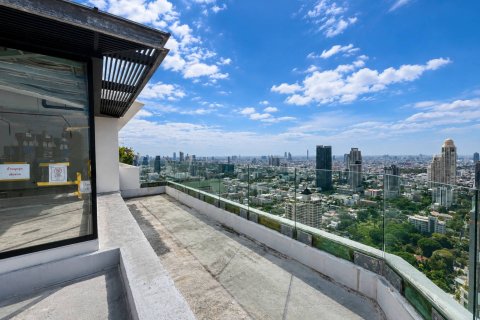 Ático de 4 dormitorios en Bangkok, Tailandia № 180374 - foto 14