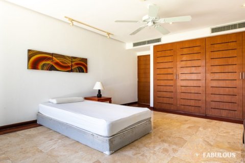 Chalet de 4 dormitorios en Rawai, Tailandia № 179246 - foto 9