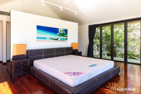 Chalet de 4 dormitorios en Rawai, Tailandia № 179246 - foto 12