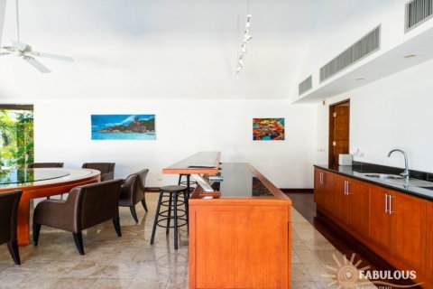 Chalet de 4 dormitorios en Rawai, Tailandia № 179246 - foto 13