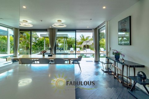 Chalet de 6 dormitorios en Bang Tao, Tailandia № 179251 - foto 8