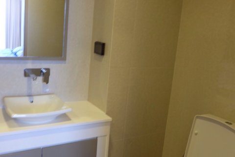 Condominio de 1 dormitorio en Phra Khanong, Bangkok, Tailandia № 143887 - foto 9