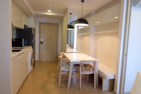Condominio de 1 dormitorio en Phra Khanong, Bangkok, Tailandia № 143887 - foto 4