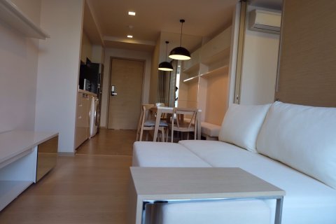 Condominio de 1 dormitorio en Phra Khanong, Bangkok, Tailandia № 143887 - foto 2