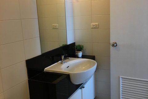 Condominio de 1 dormitorio en Phra Khanong, Bangkok, Tailandia № 143888 - foto 5
