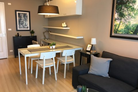 Condominio de 1 dormitorio en Phra Khanong, Bangkok, Tailandia № 143888 - foto 2