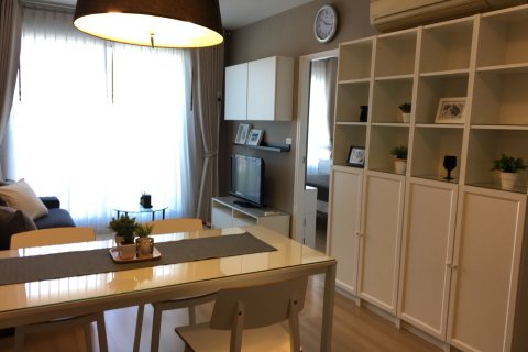 Condominio de 1 dormitorio en Phra Khanong, Bangkok, Tailandia № 143888 - foto 3