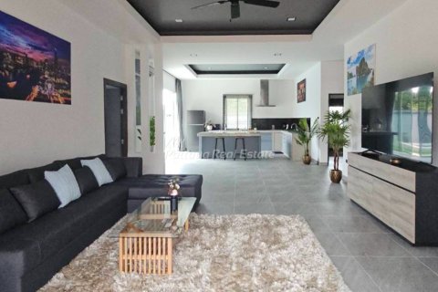 Casa de 3 dormitorios en Bang Lamung, Tailandia № 152487 - foto 7