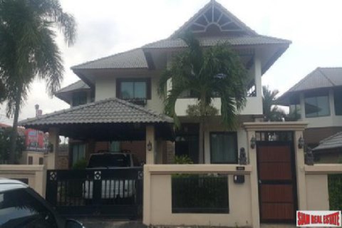 Casa de 4 dormitorios en Pattaya, Tailandia № 202903 - foto 5