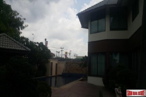 Casa de 4 dormitorios en Pattaya, Tailandia № 202903 - foto 4