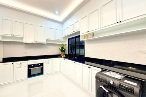 Chalet de 3 dormitorios en Sattahip, Tailandia № 149563 - foto 7
