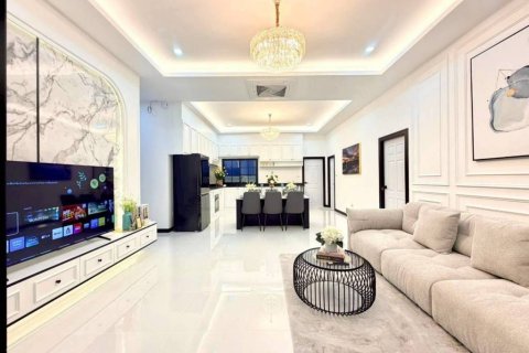 Chalet de 3 dormitorios en Sattahip, Tailandia № 149563 - foto 2