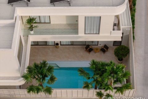 Casa de 4 dormitorios en Pattaya, Tailandia № 135216 - foto 2