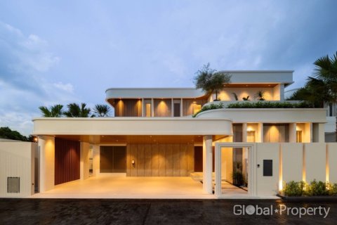 Casa de 4 dormitorios en Pattaya, Tailandia № 135216 - foto 17