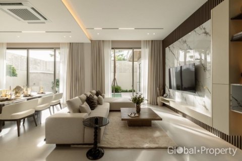 Casa de 4 dormitorios en Pattaya, Tailandia № 135216 - foto 6