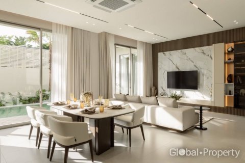 Casa de 4 dormitorios en Pattaya, Tailandia № 135216 - foto 5