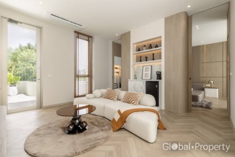 Casa de 4 dormitorios en Pattaya, Tailandia № 135216 - foto 10