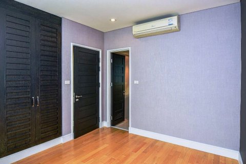 Condo in Bangkok, Thailand, 3 bedrooms  № 66042 - photo 3