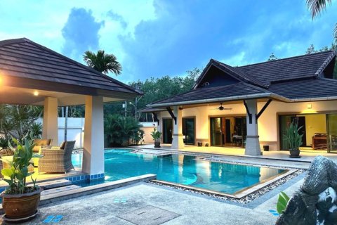 Chalet de 3 dormitorios en Phuket, Tailandia № 146905 - foto 2