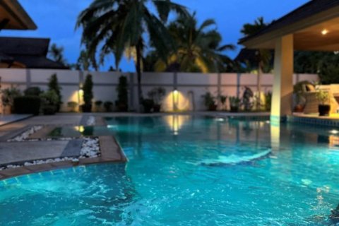 Chalet de 3 dormitorios en Phuket, Tailandia № 146905
