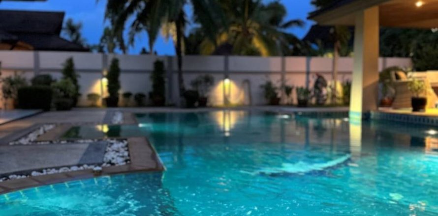 Chalet de 3 dormitorios en Phuket, Tailandia № 146905