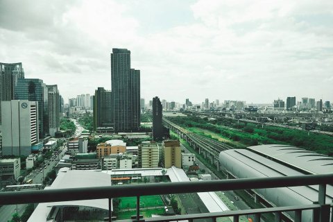 Condominio de 1 dormitorio en Watthana, Bangkok, Tailandia № 200524 - foto 2