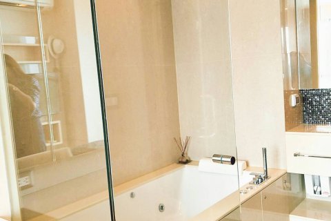Condominio de 1 dormitorio en Watthana, Bangkok, Tailandia № 200524 - foto 3