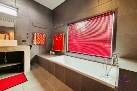 Casa de 5 dormitorios en Saraphi, Tailandia № 152451 - foto 12