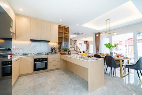 Haus in Pattaya, Thailand 4 Schlafzimmer № 154578 - Foto 4