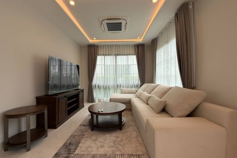 Casa de 4 dormitorios en Bangkok, Tailandia № 180611 - foto 3