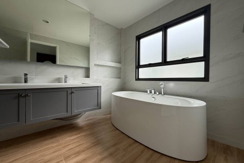 Casa de 4 dormitorios en Bangkok, Tailandia № 180611 - foto 15