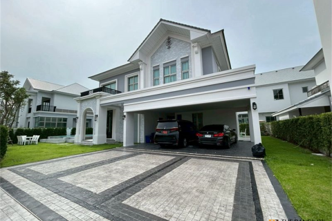 Haus in Bangkok, Thailand 4 Schlafzimmer № 189115